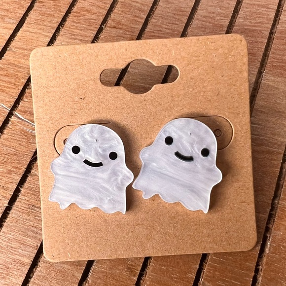 Ghost resin studs $8 or 3 for $15 - Picture 1 of 3